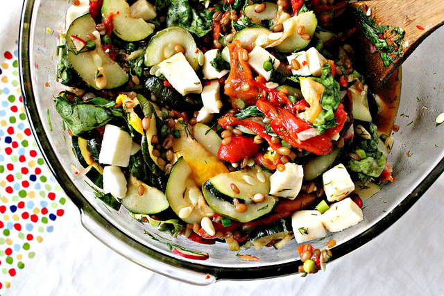 wheat berry salad with zucchini and mozzarella