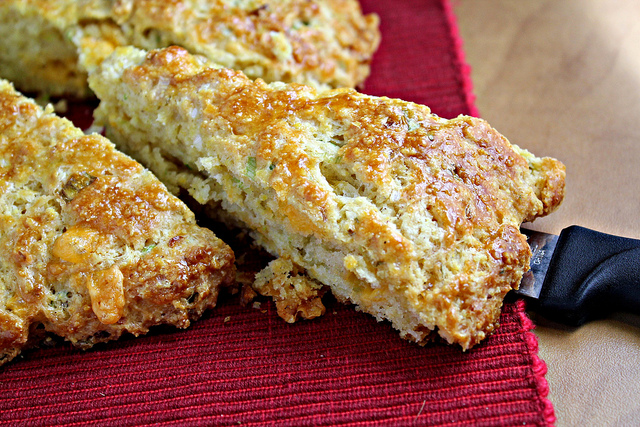 cheddar scallion scones