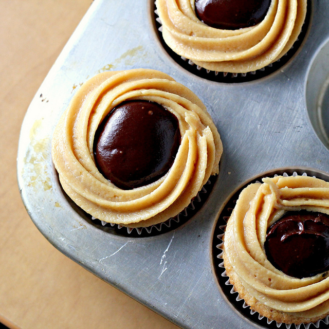 peanut butter and jelly cupcakes with peanut butter chocolate ganache