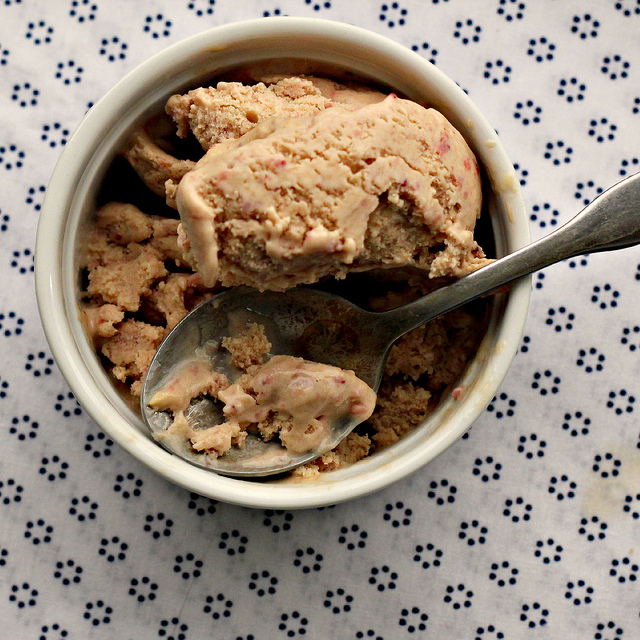 strawberry balsamic ice cream