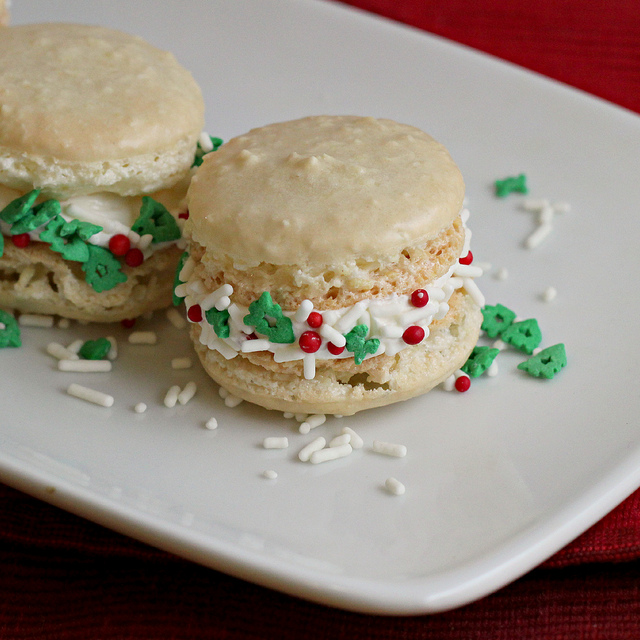 peppermint macarons