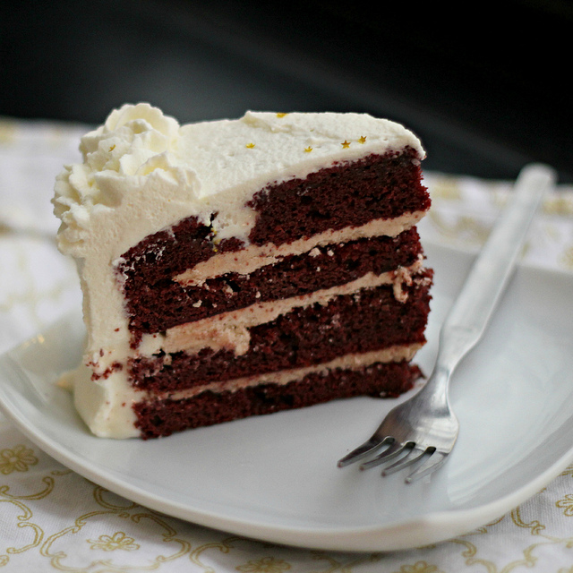 red velvet and cinnamon layer cake