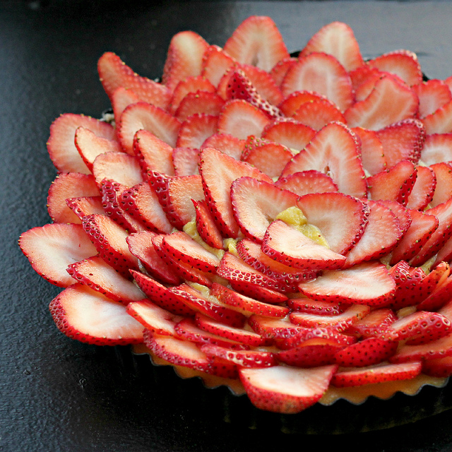 rhubarb curd shortbread tart with fresh strawberries