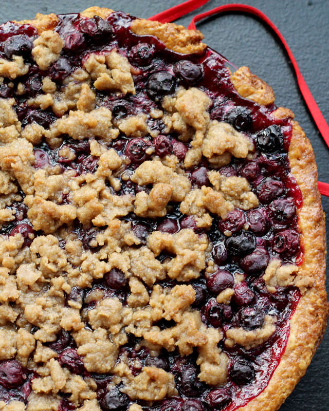 blueberry crumble pie