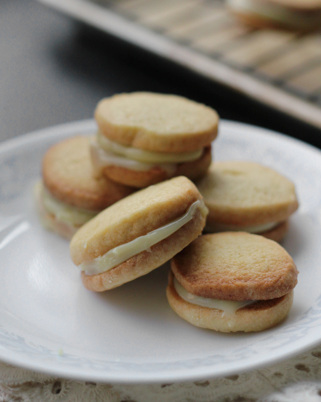 vanilla creme cookie sandwiches