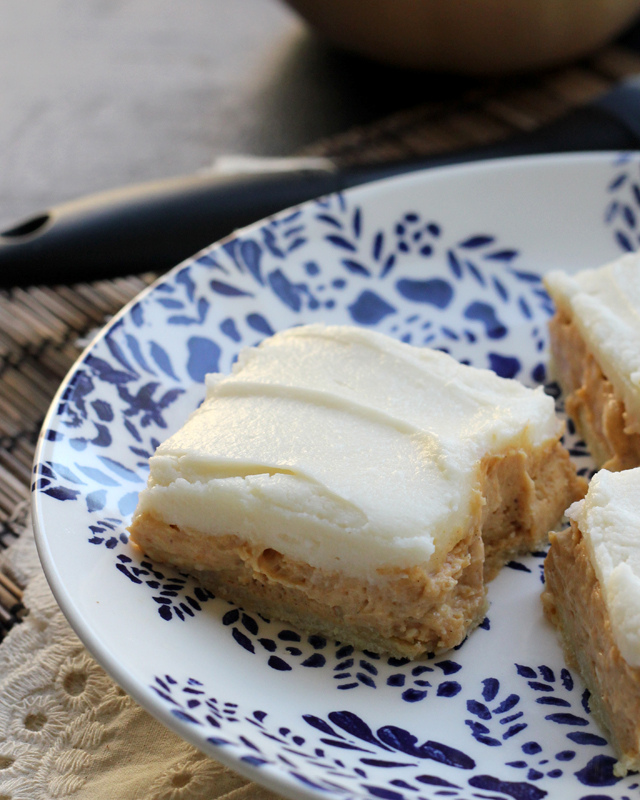 pumpkin spice cheesecake bars