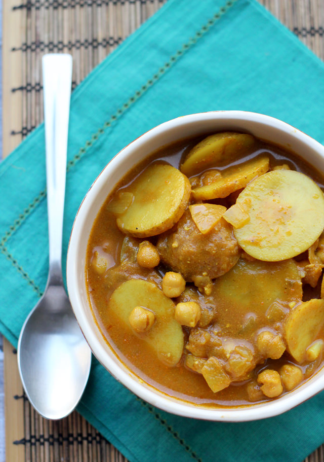 creamy indian-spiced chickpea and tomato curry