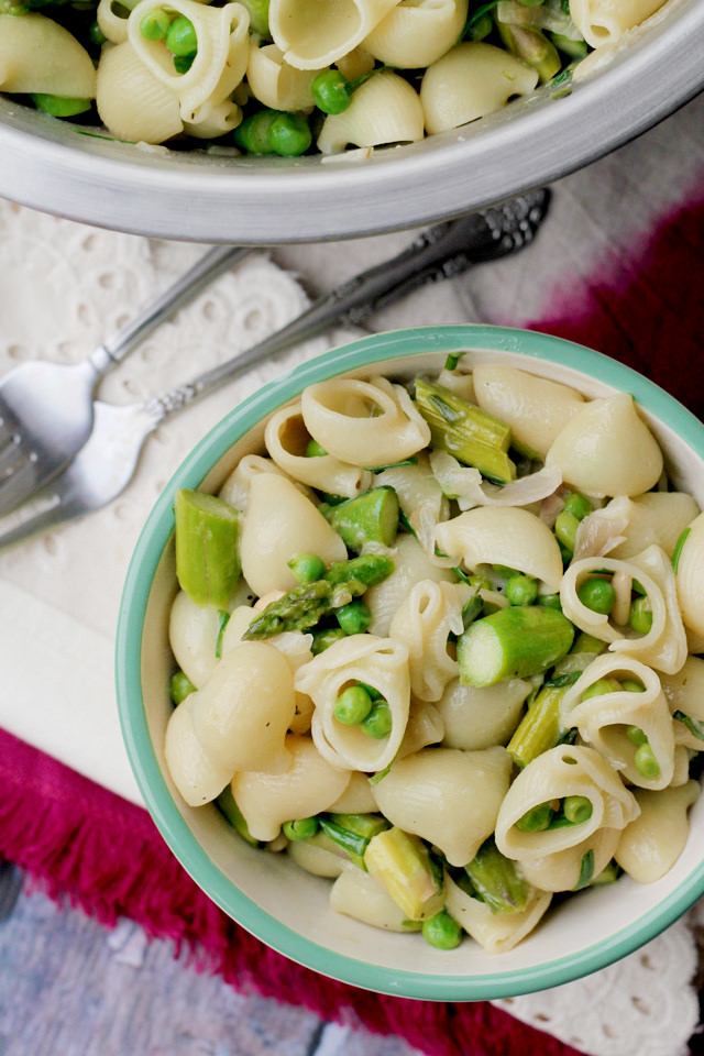 pea, asparagus, and spring herb pasta