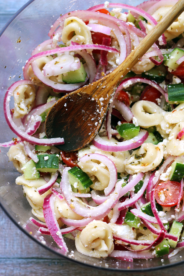 Beskæftiget pinion Udfør Mediterranean Tortellini Salad with Red Wine Vinaigrette - Joanne Eats Well  With Others