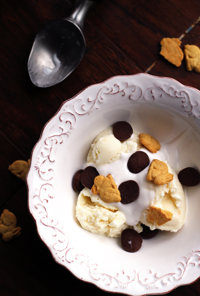 s'mores ice cream sundaes