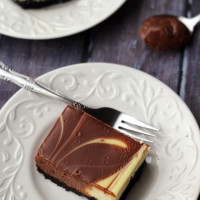 nutella swirl cheesecake bars