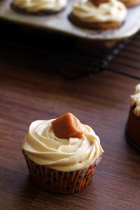 brown butter pumpkin cupcakes with caramel cream cheese frosting