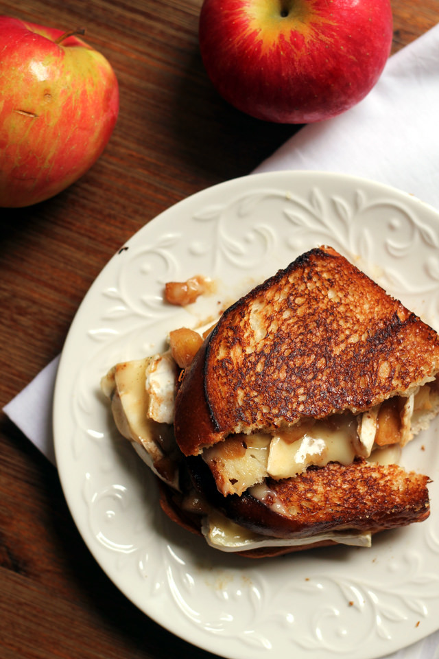 apple pie grilled cheese