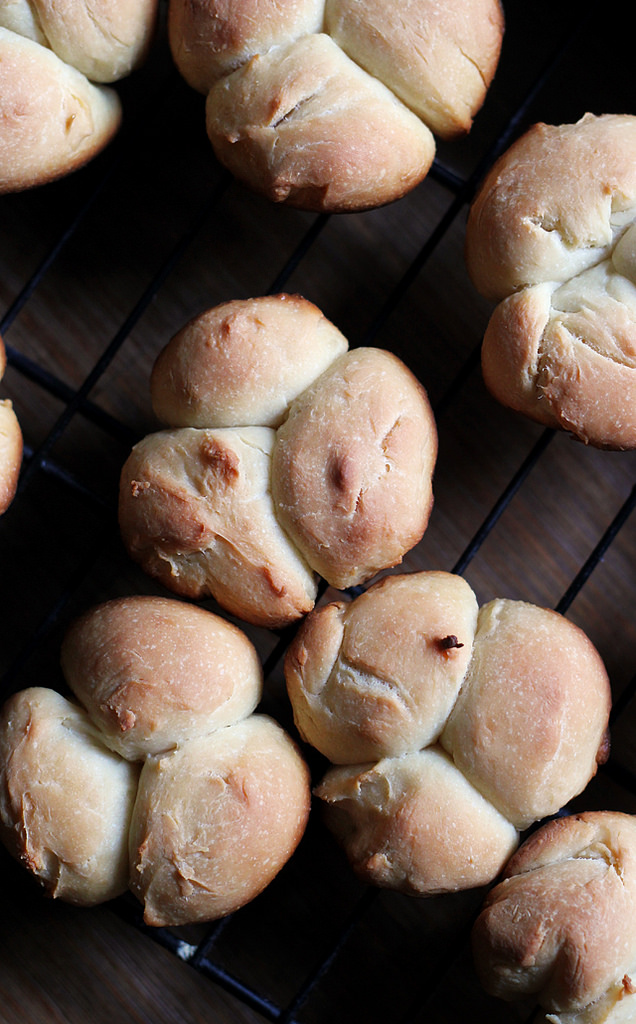 easy cloverfield dinner rolls