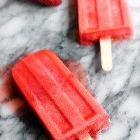 strawberry rhubarb lemonade popsicles