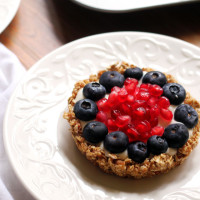 healthy breakfast fruit and granola tarts