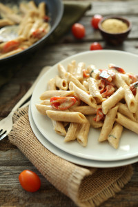 creamy vegan garlic pasta with roasted tomatoes