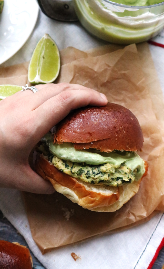 Spinach and White Bean Veggie Burgers with Greek Yogurt Avocado Crema ...