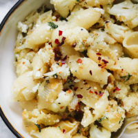 Crispy Cauliflower and Shells Mac and Cheese