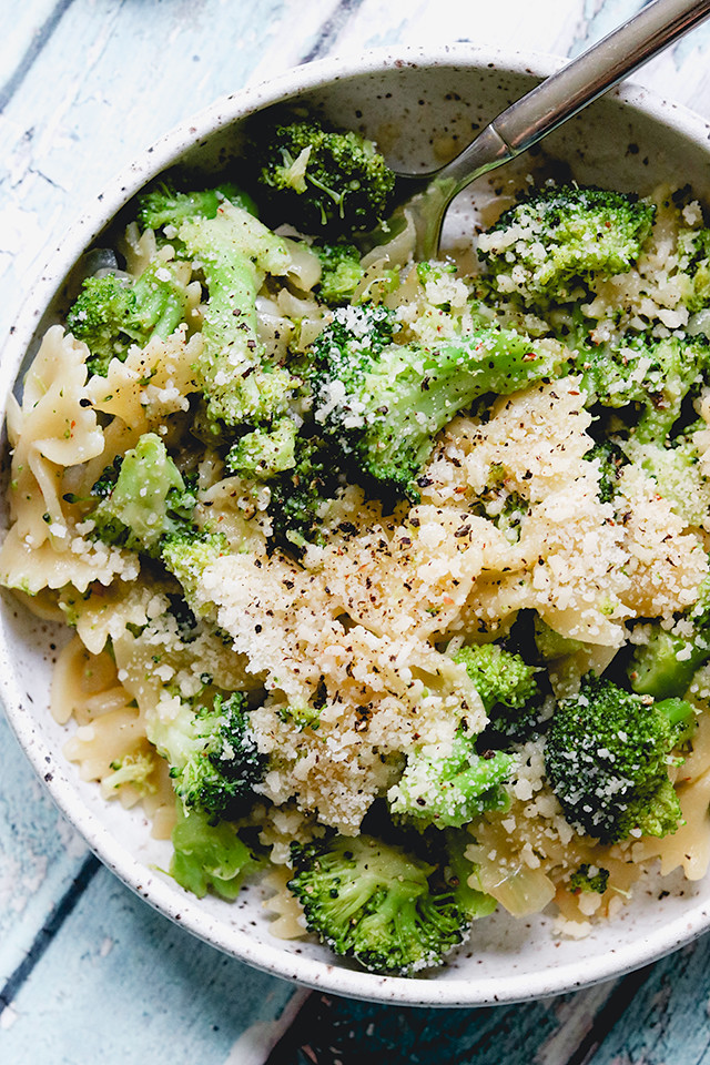 Pasta with Garlicky Broccoli Sauce - Joanne Eats Well With Others